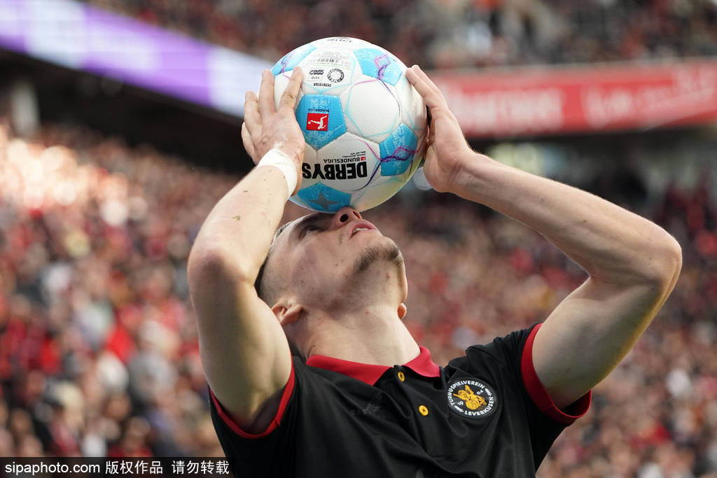 3500万英镑！利物浦天才后卫夸萨转会勒沃库森，红军留回购条款暗藏玄机